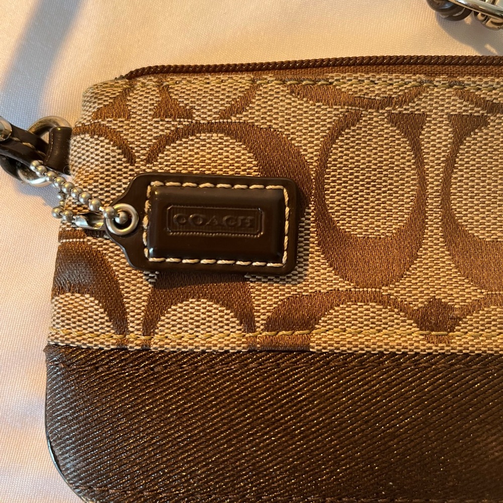 Couch wristlet - Picture 6 of 6